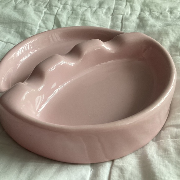 LIGHT PINK CERAMIC 80’S  LOOK ASHTRAY - Picture 2 of 7